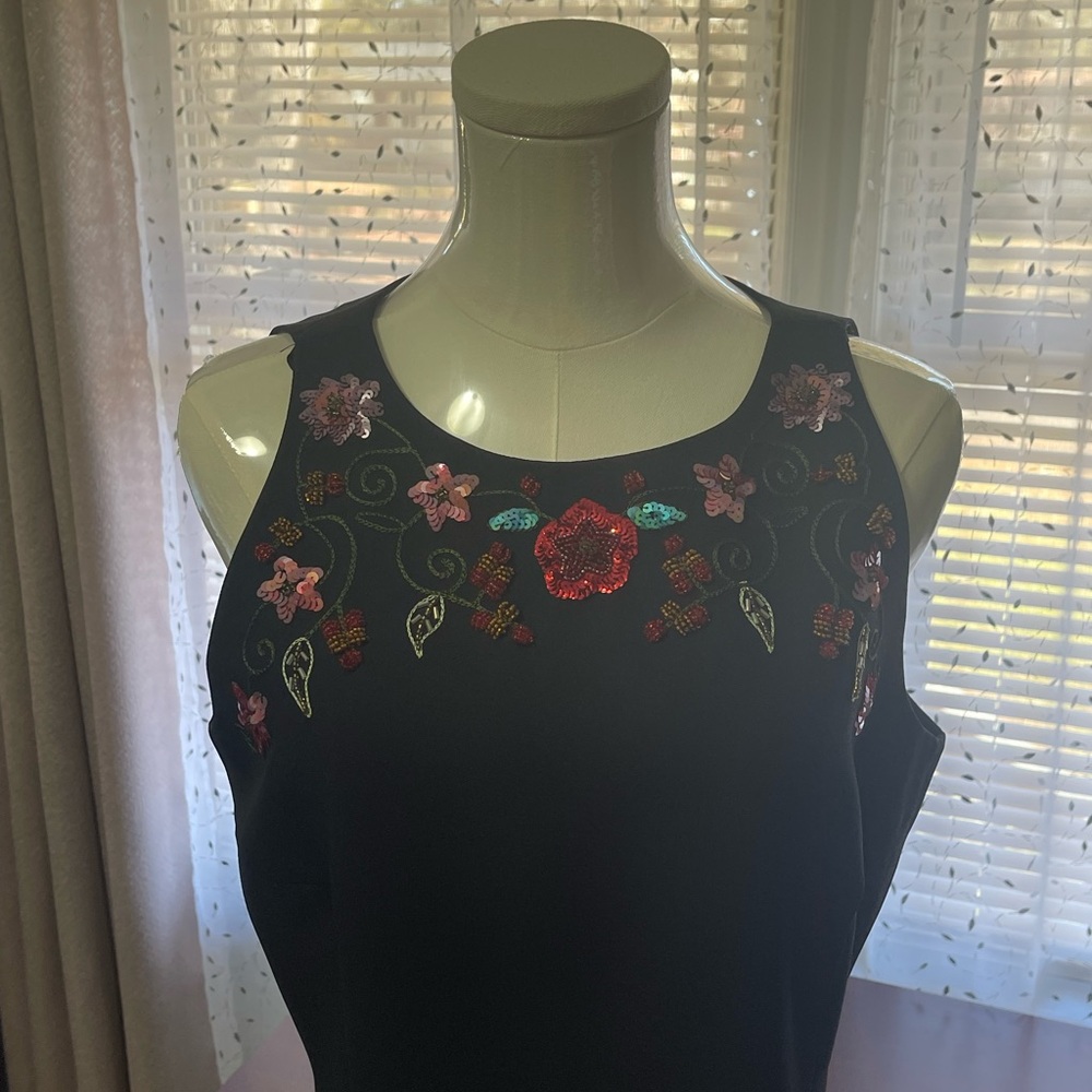 VIRGO: LBD Alert‼️ Little Black Sheath Dress w/Floral Sequins Size 10, EUC